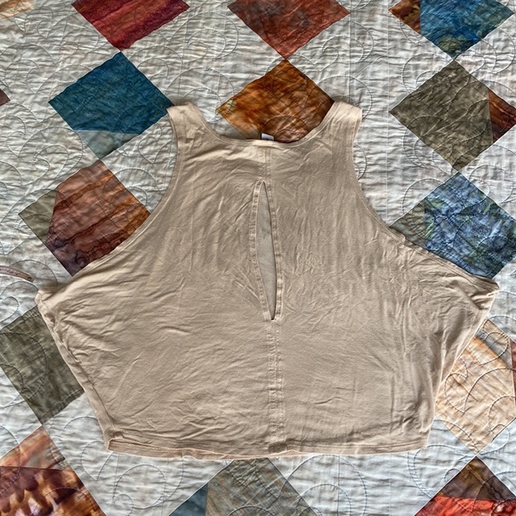 **SOLD** Varley workout tank - Picture 6 of 7